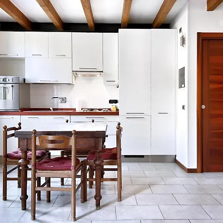 Ur Nest Ceneri Apartament *